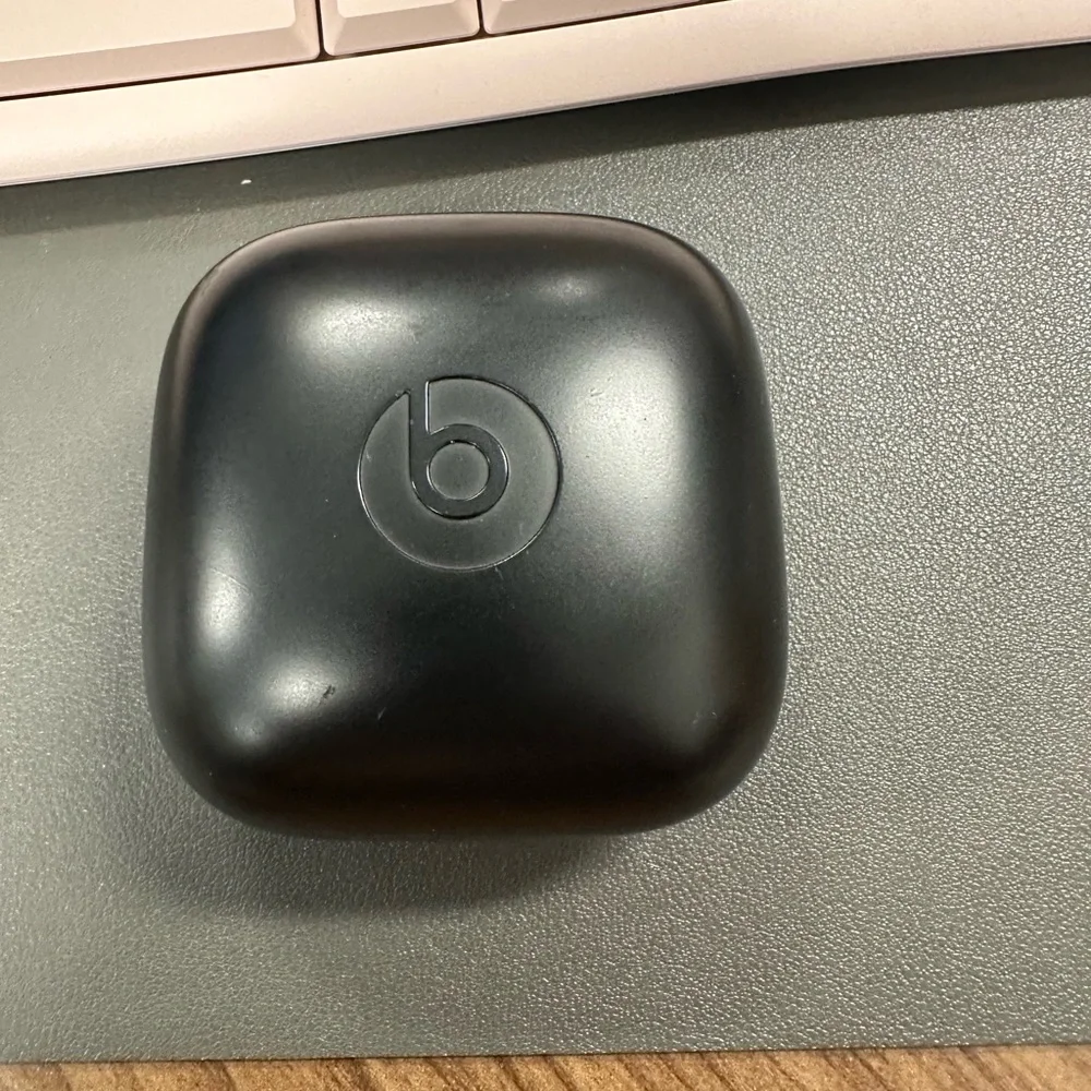 Beats by Dre Powerbeats Wireless Earbuds in Black with Charging Case - Picture 2 of 9